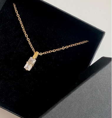 Leona 18k gold plated pendant necklace 