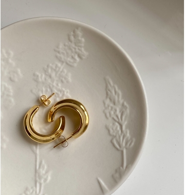Jemma scallop hoop earrings 