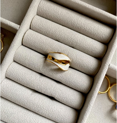 Isla band ring 