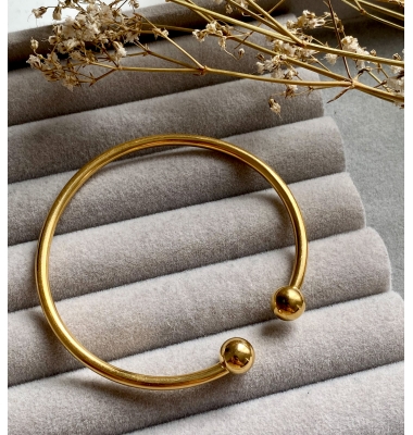Kiara 18k gold plated bangle 