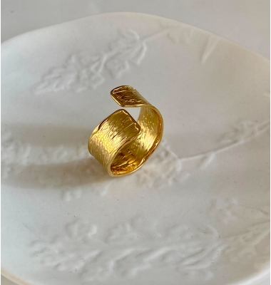 Mila statement ring 