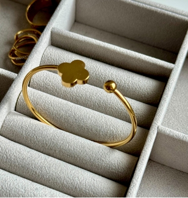 Blake flower bangle 