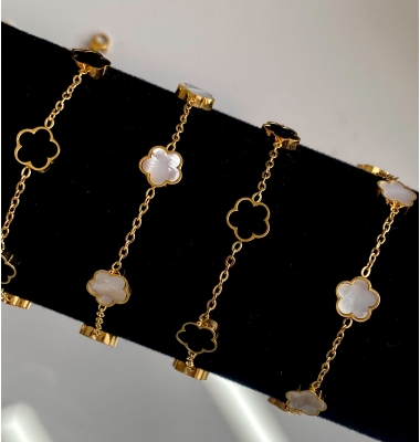 Alice flower charm bracelet 
