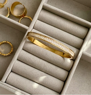 Yasmin crystal bangle 