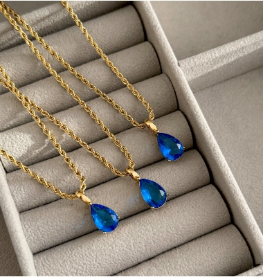 Majestic blue crystal pendant necklace 