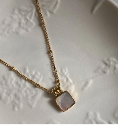 Sophie pendant necklace 