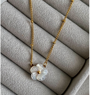 Daisy shell flower necklace 